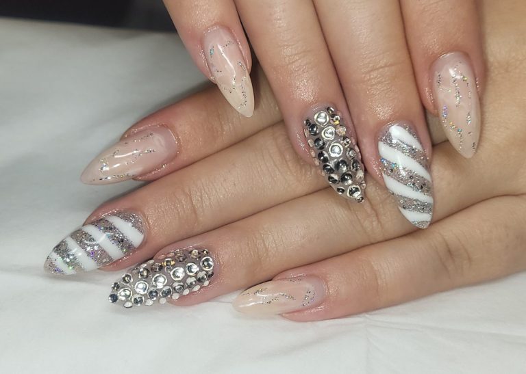 Nageldesign 8, Foto 1 von 5 – echte Kundenarbeit von DIAMOND nails by Lisa